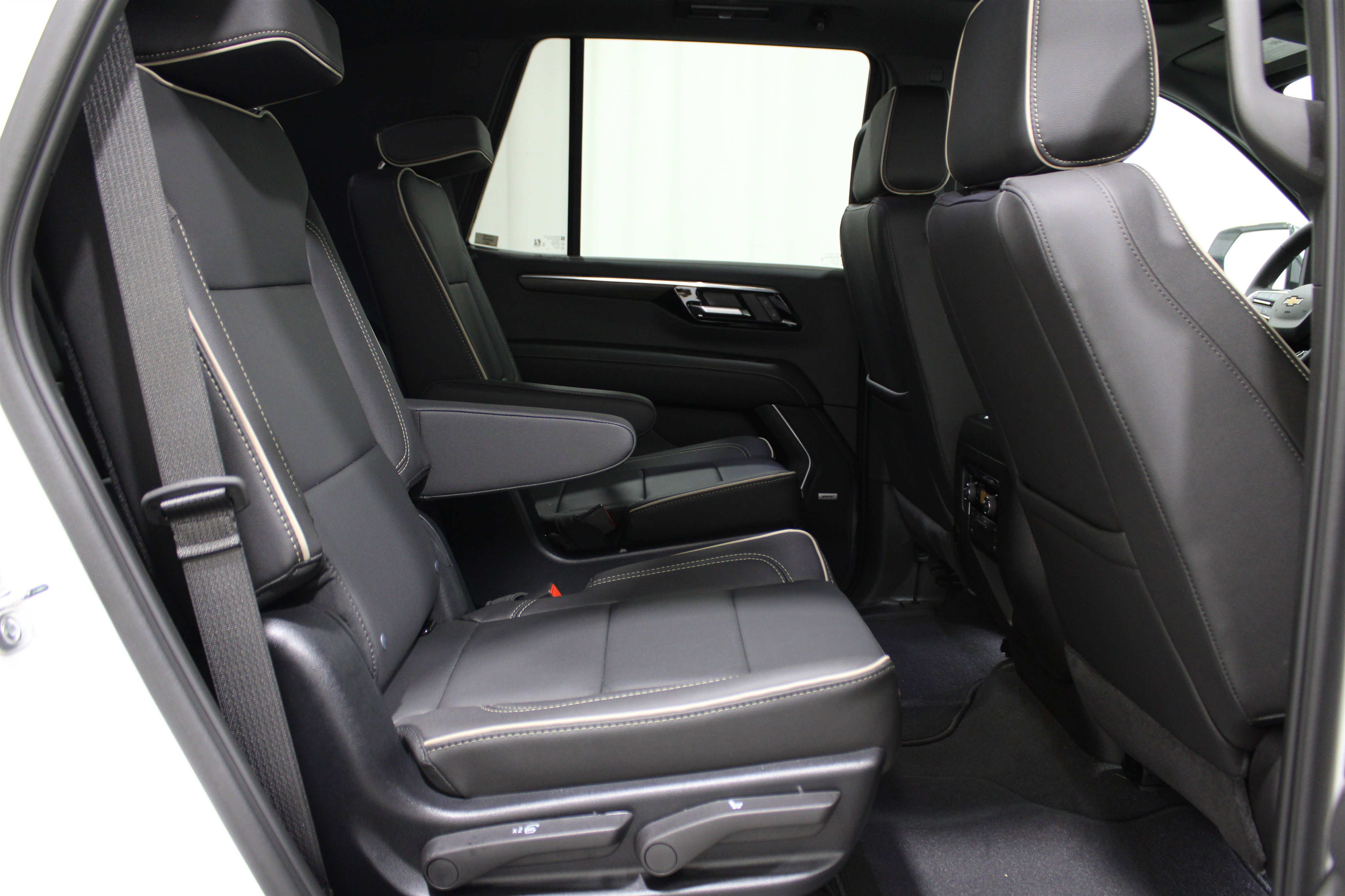 2025 Chevrolet Tahoe Premier photo 14