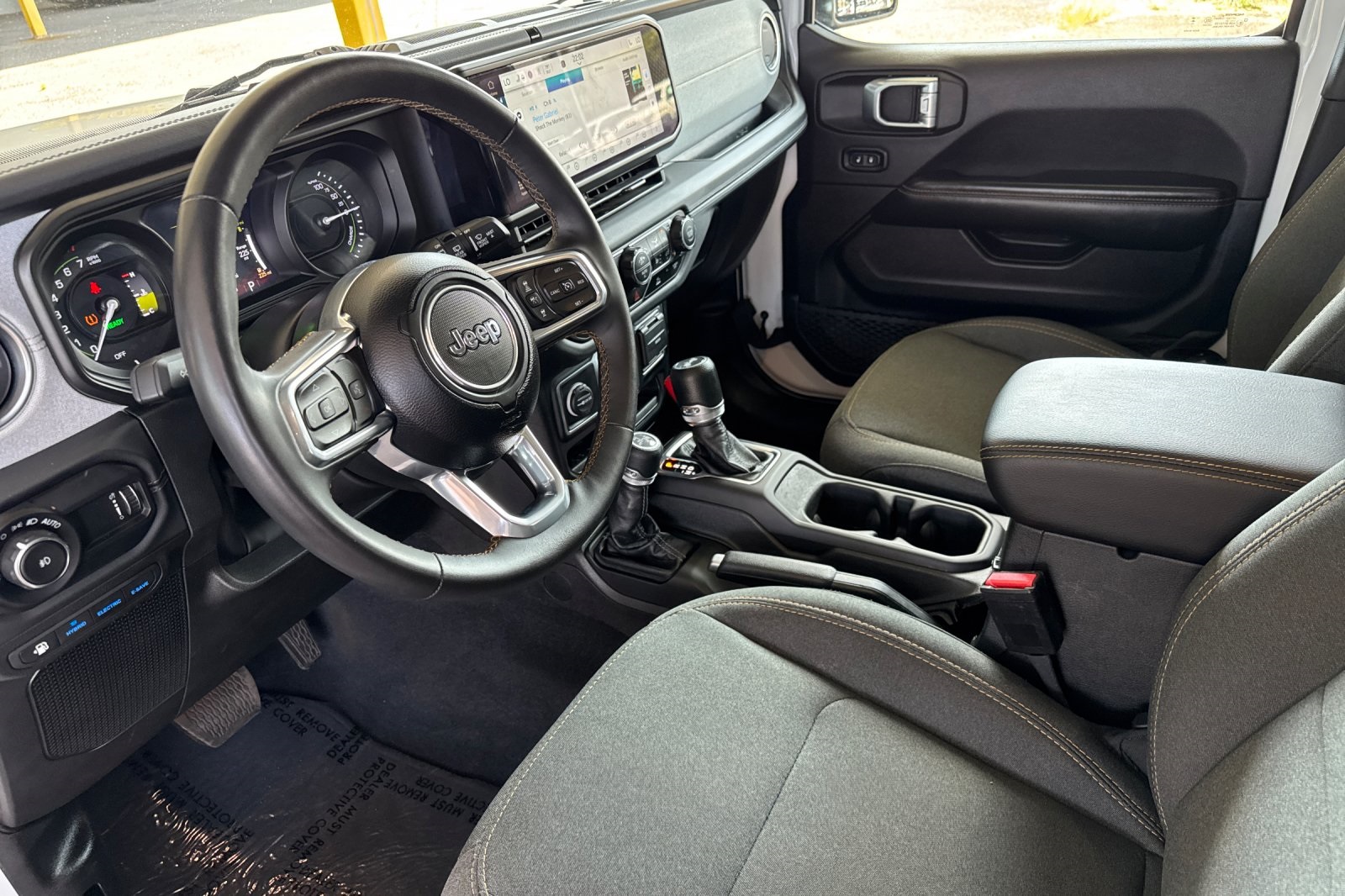2024 Jeep Wrangler Sahara 4xe photo 10