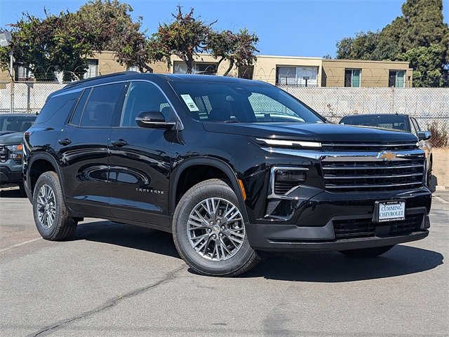 2025 Chevrolet Traverse photo 2