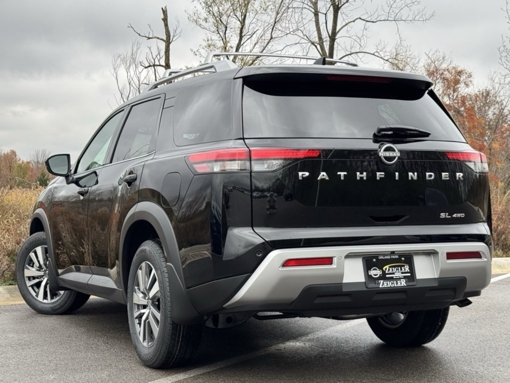 2025 Nissan Pathfinder SL photo 2