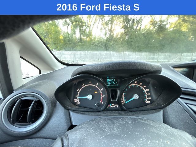 2016 Ford Fiesta S photo 16