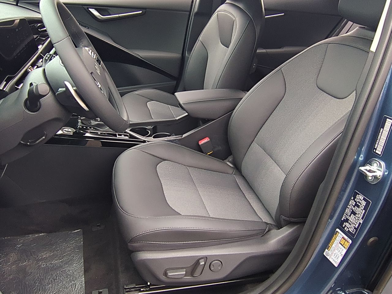 2025 Kia Niro EX photo 15