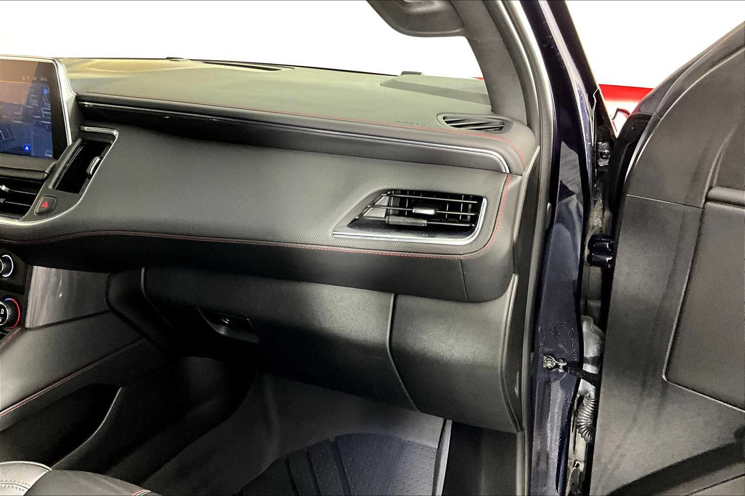 2024 Chevrolet Suburban RST photo 16