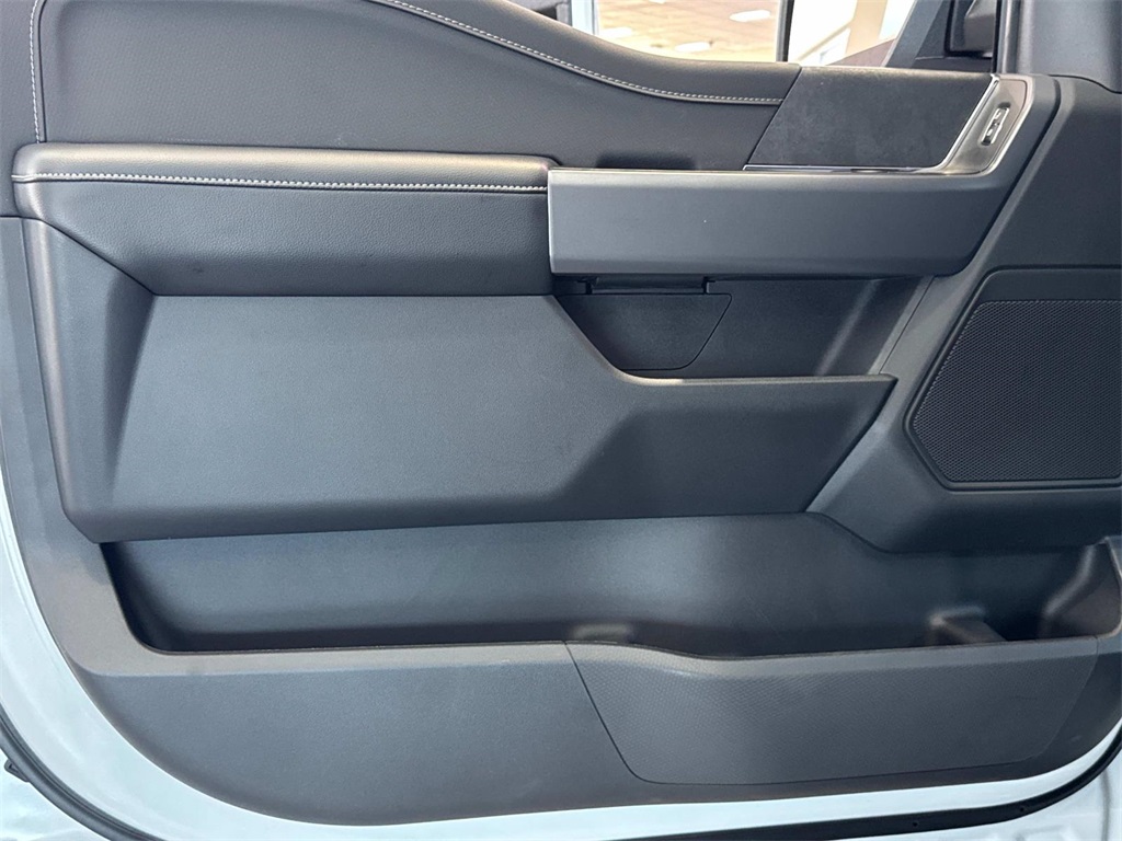 2025 Ford F-150 XLT photo 12