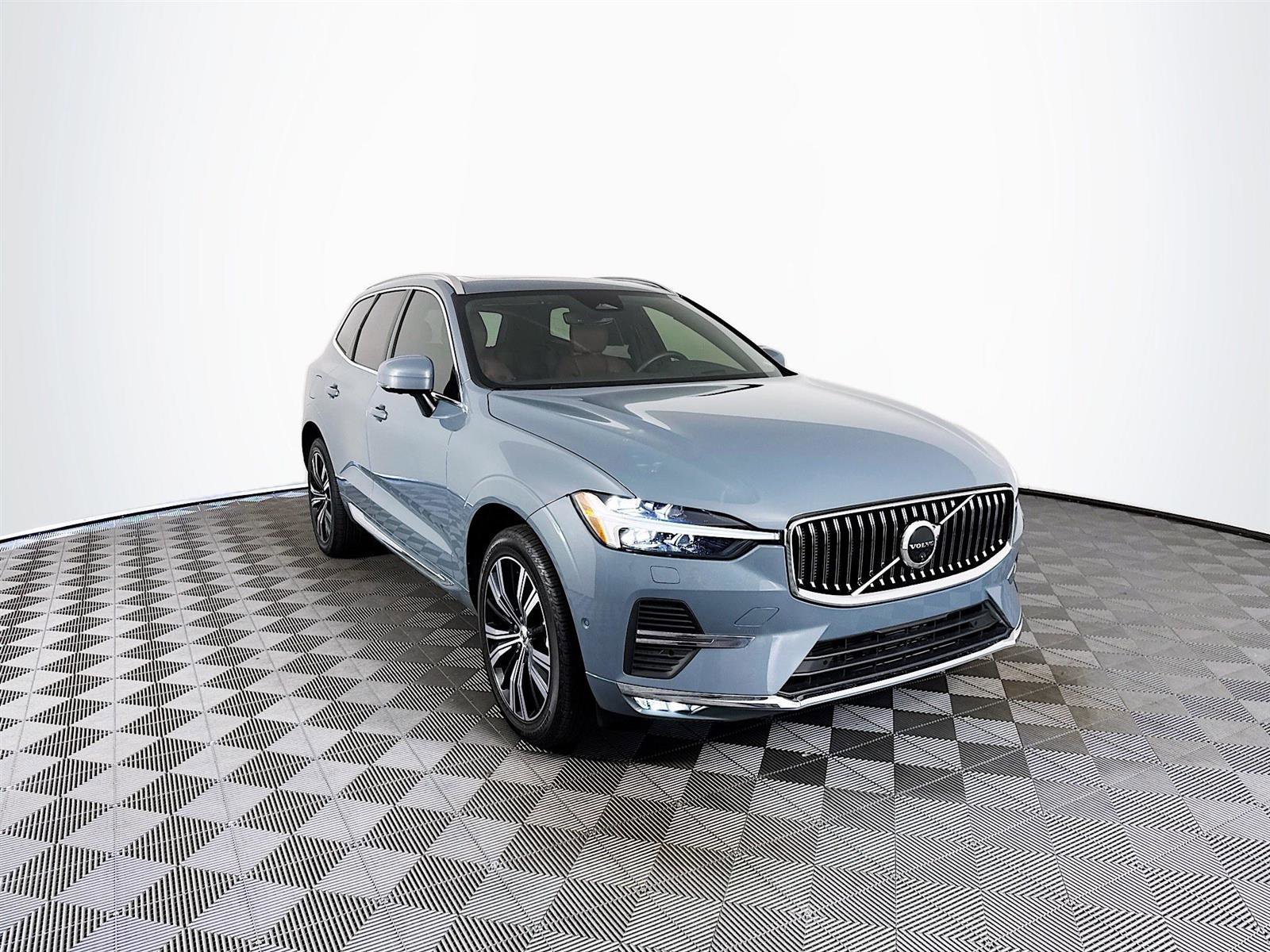 2023 Volvo XC60 Ultimate photo 2