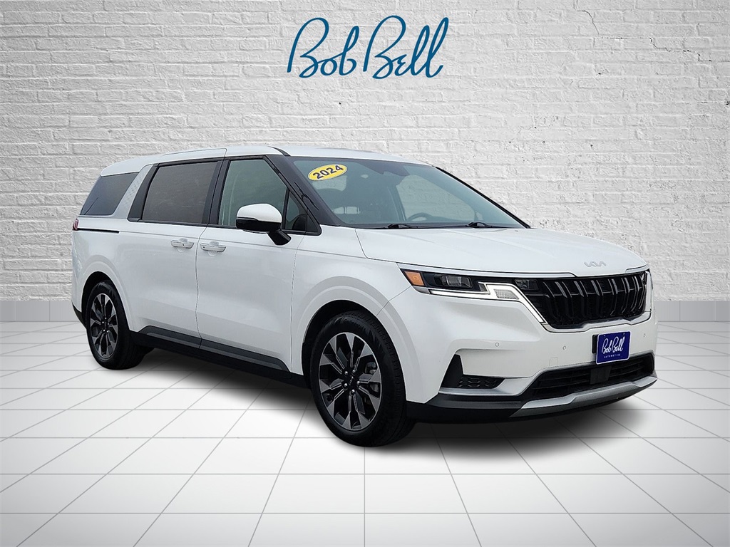 2024 Kia Carnival EX's photo