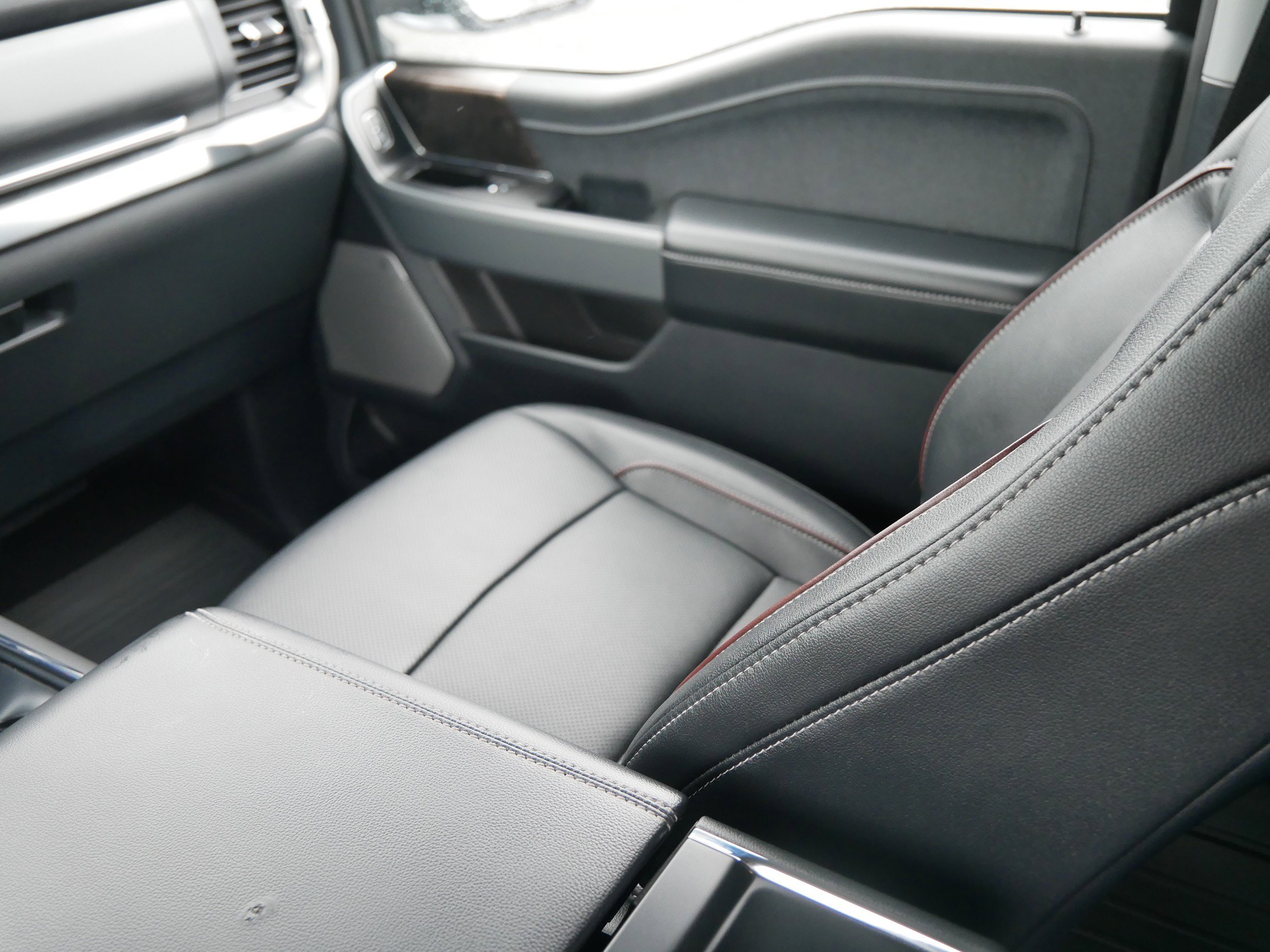 2022 Ford F-150 Lariat photo 17
