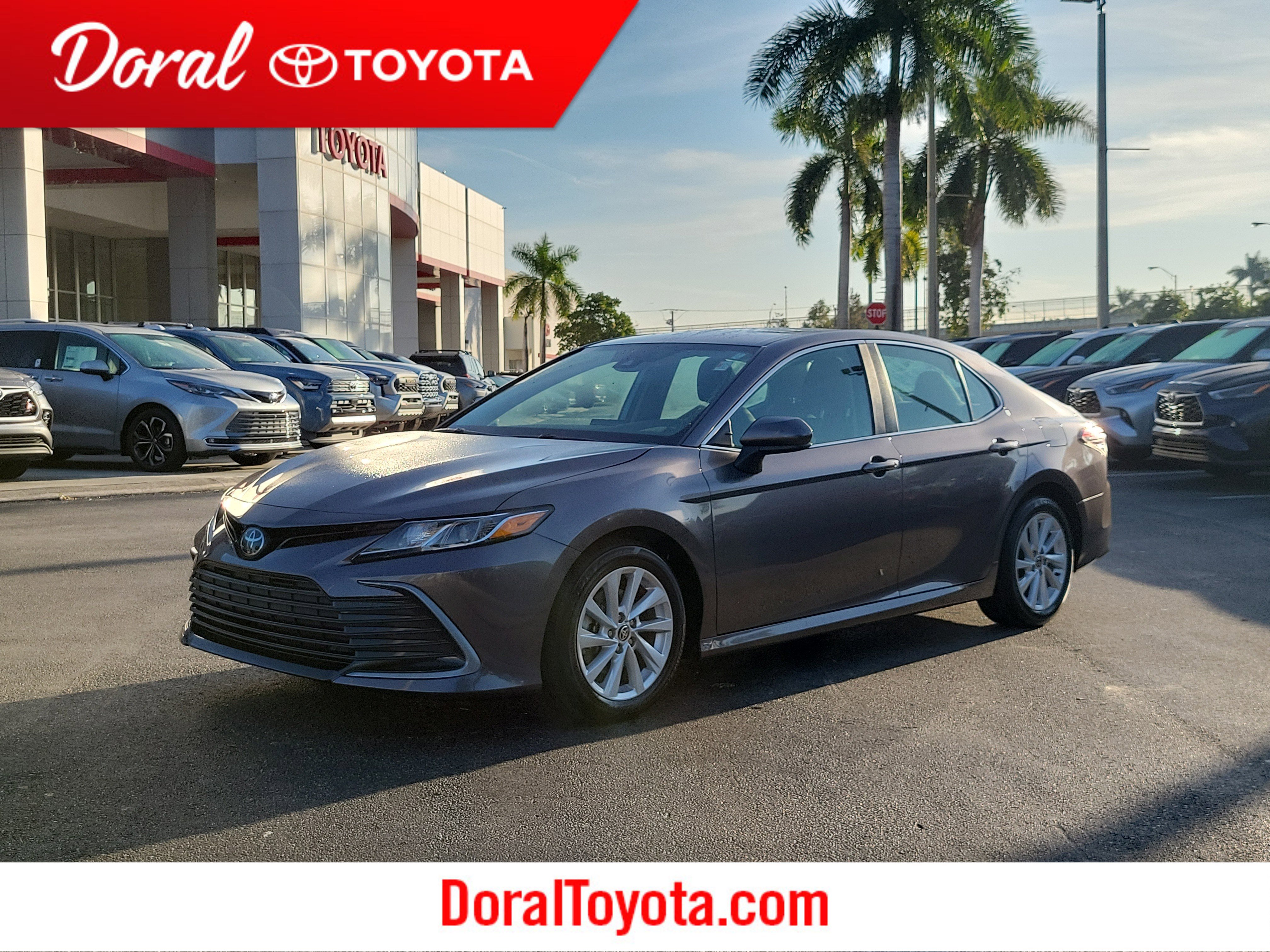 2023 Toyota Camry LE's photo