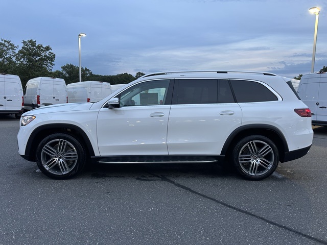 2026 Mercedes Benz GLS 450 4MATIC photo 2