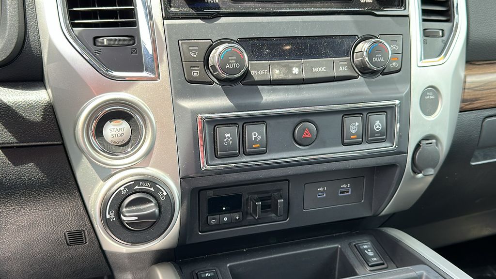 2021 Nissan Titan SL photo 21