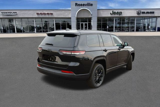 2025 Jeep Grand Cherokee Altitude photo 3