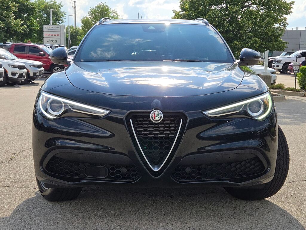 2022 Alfa Romeo Stelvio Ti photo 4