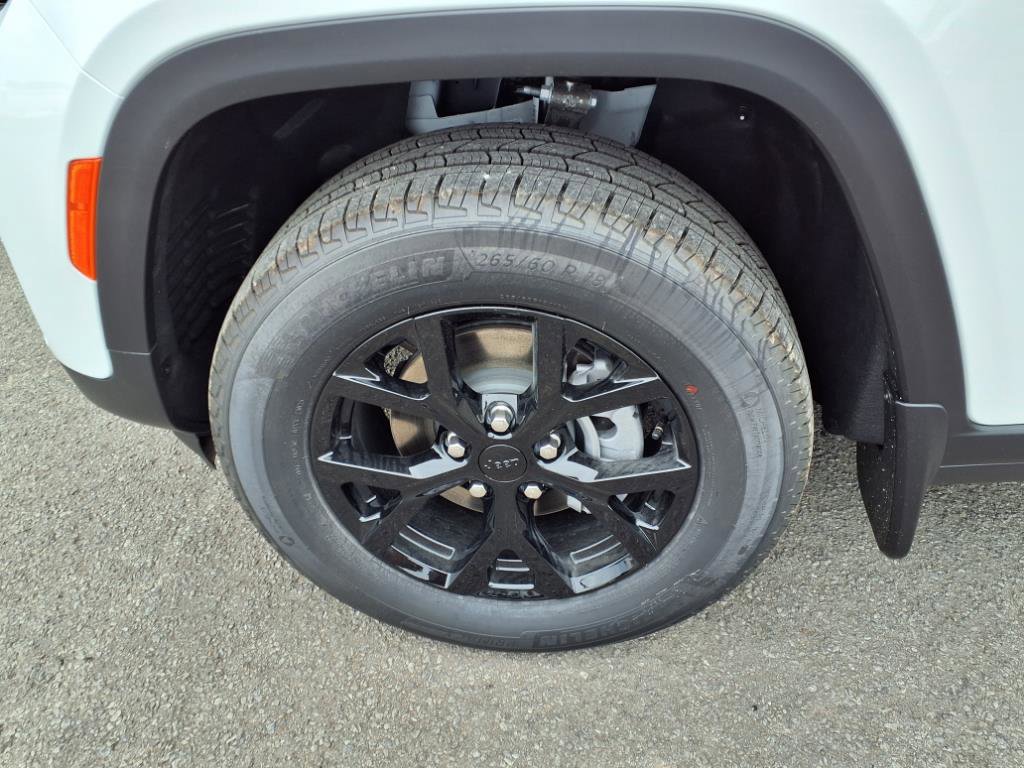 2025 Jeep Grand Cherokee Altitude photo 17