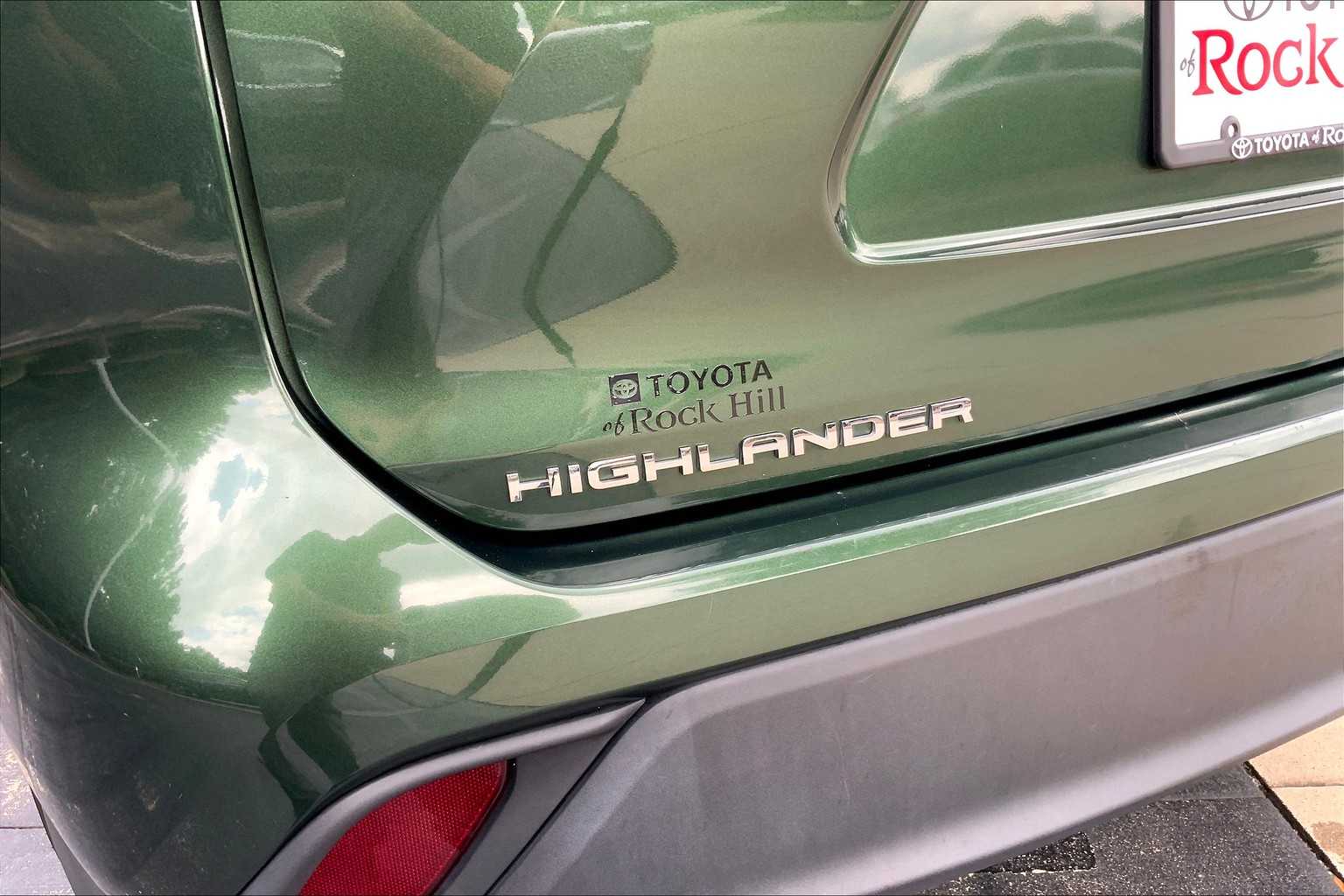 2024 Toyota Highlander XLE photo 30