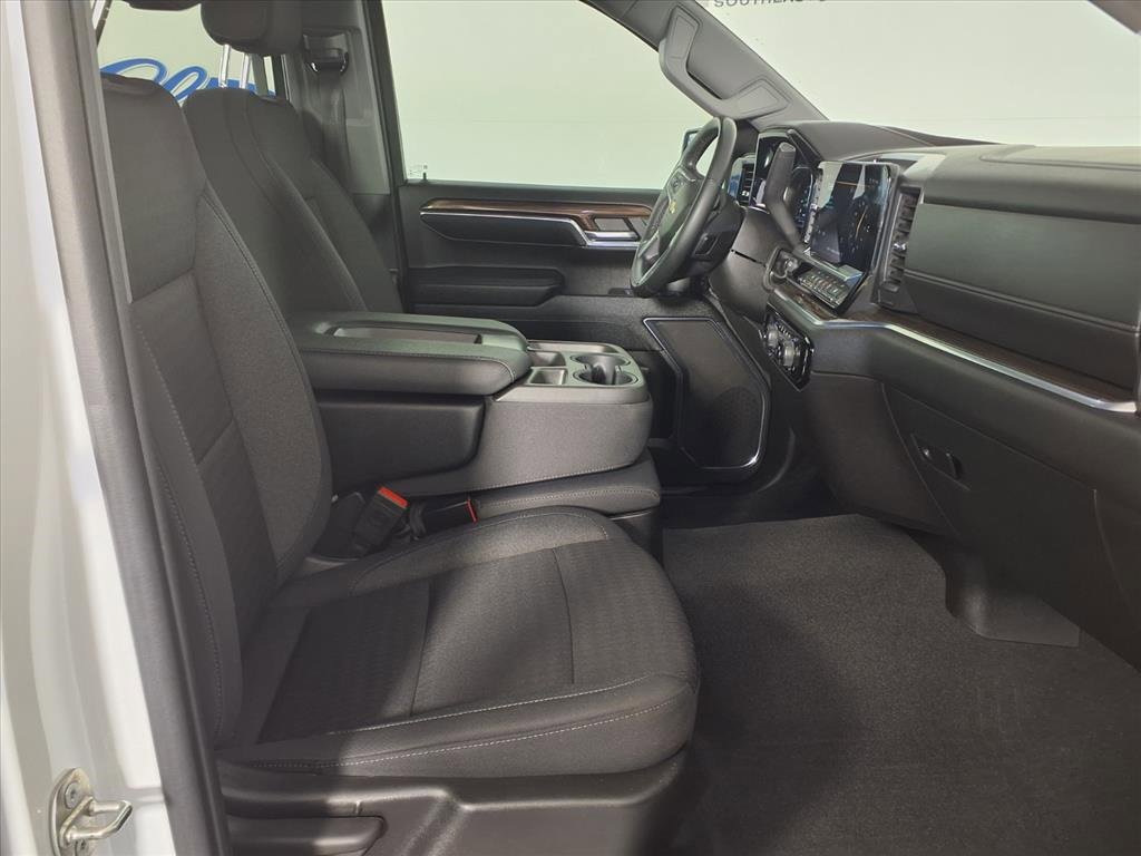 2023 Chevrolet Silverado 1500 LT photo 4