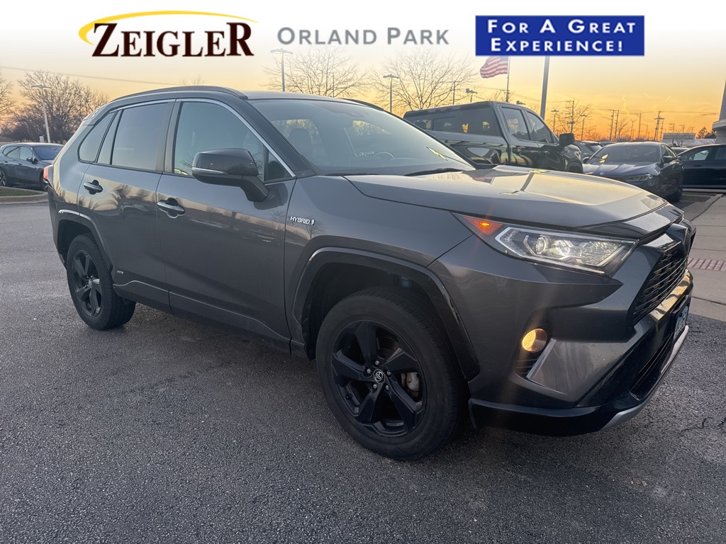 2020 Toyota RAV4 XSE's photo