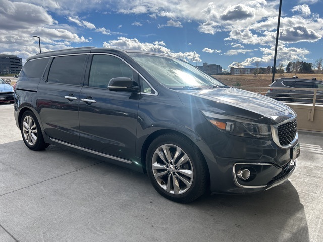 2017 Kia Sedona SX Limited photo 2