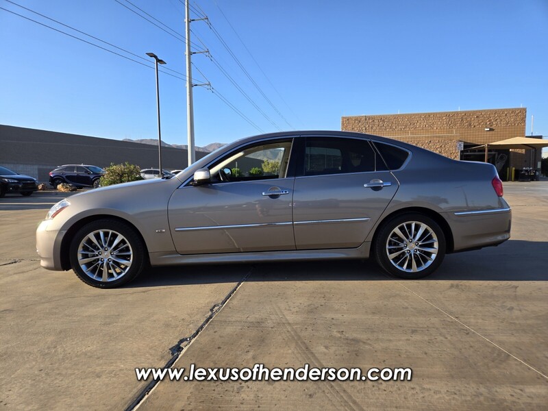 2009 Infiniti M35 Base photo 2