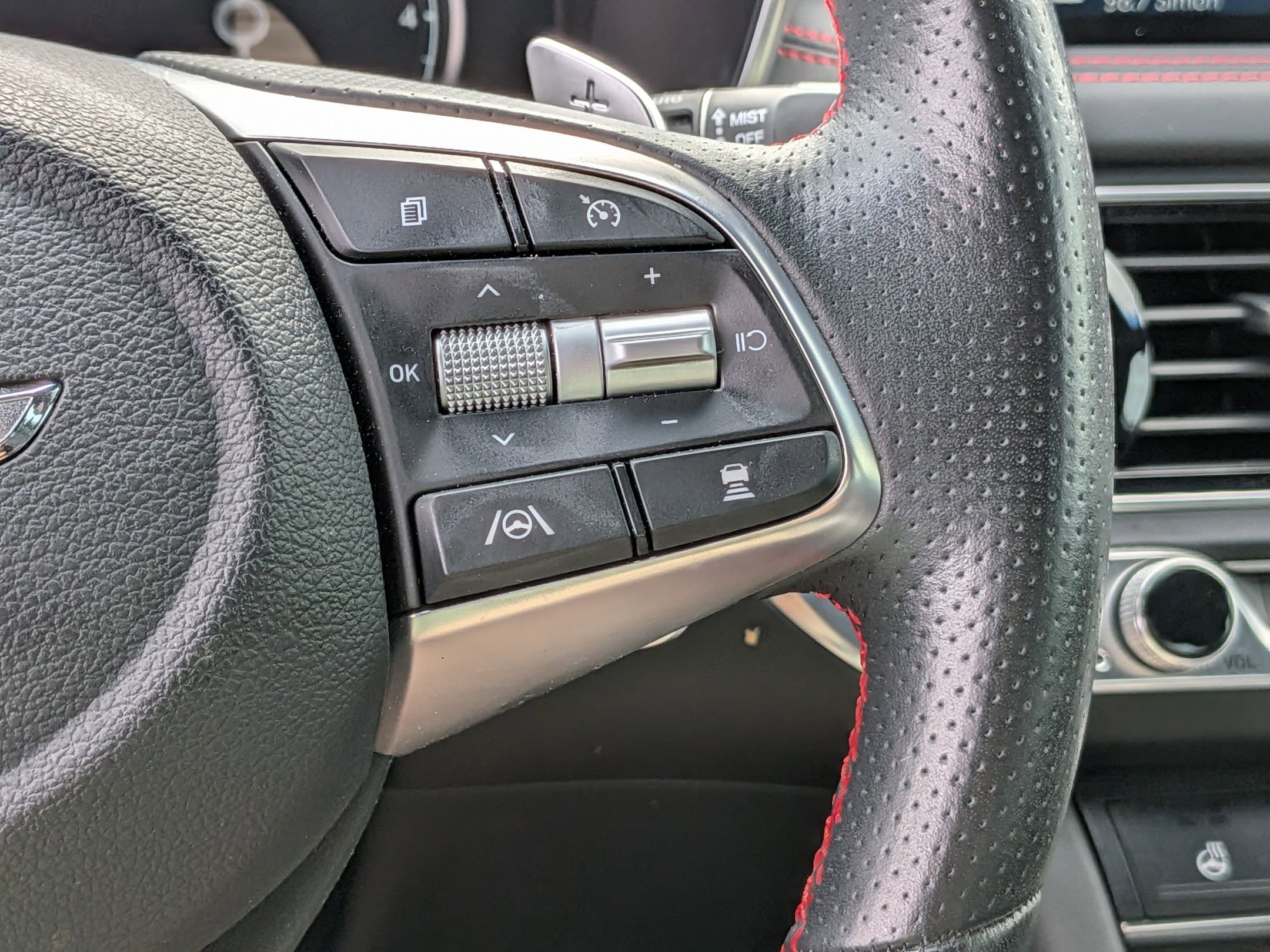 2023 Genesis G70 3.3T Sport Prestige photo 17