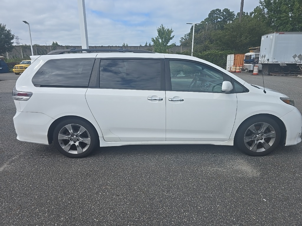 2014 Toyota Sienna SE photo 4