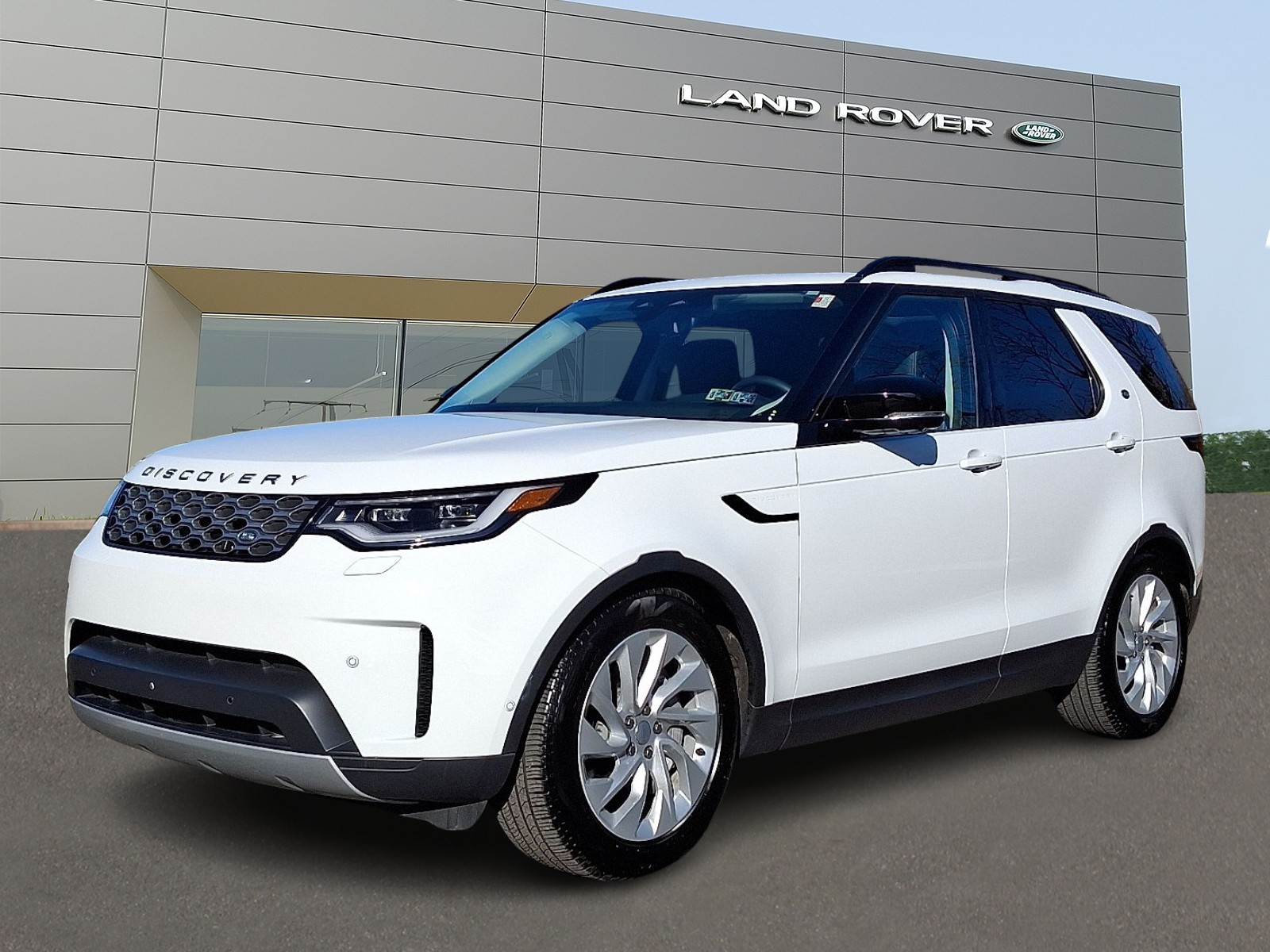 2024 Land Rover Discovery S's photo