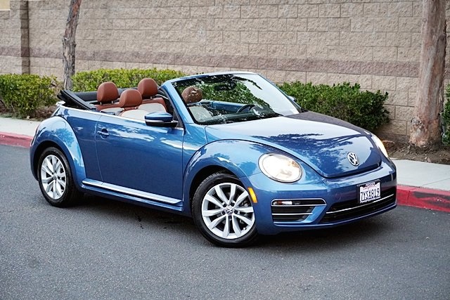 2017 Volkswagen Beetle 1.8T S photo 2