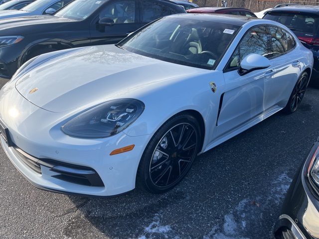 2019 Porsche Panamera Base's photo