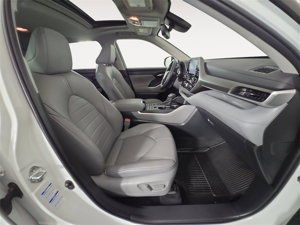 2022 Toyota Highlander XLE photo 15