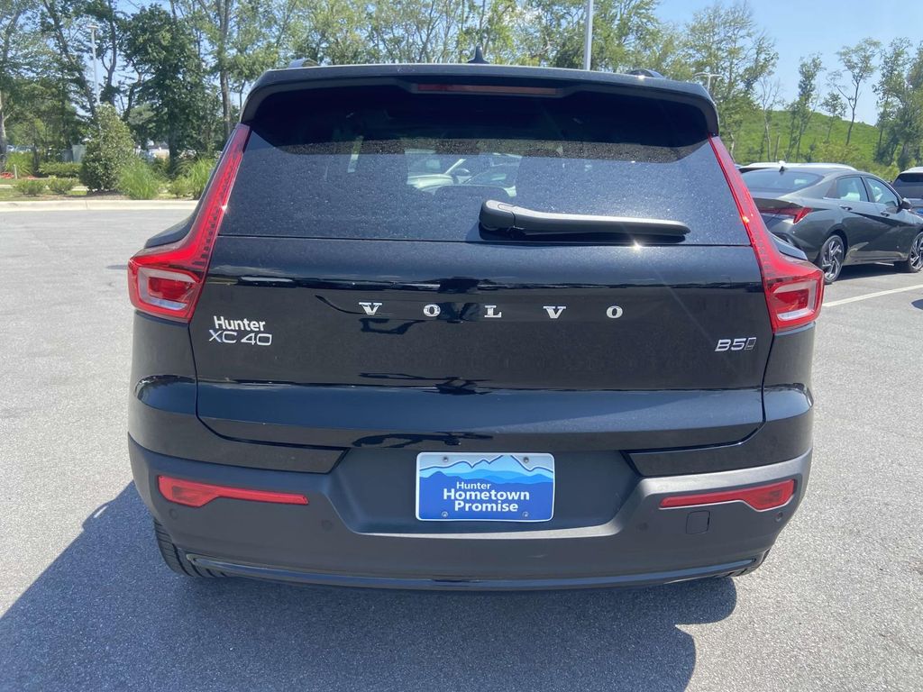 2026 Volvo XC40 AWD Plus photo 15