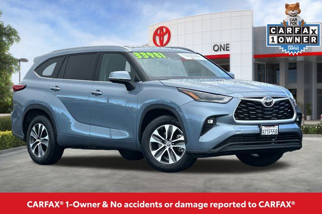 2022 Toyota Highlander XLE photo 2