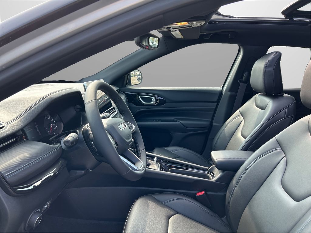2025 Jeep Compass Limited photo 9