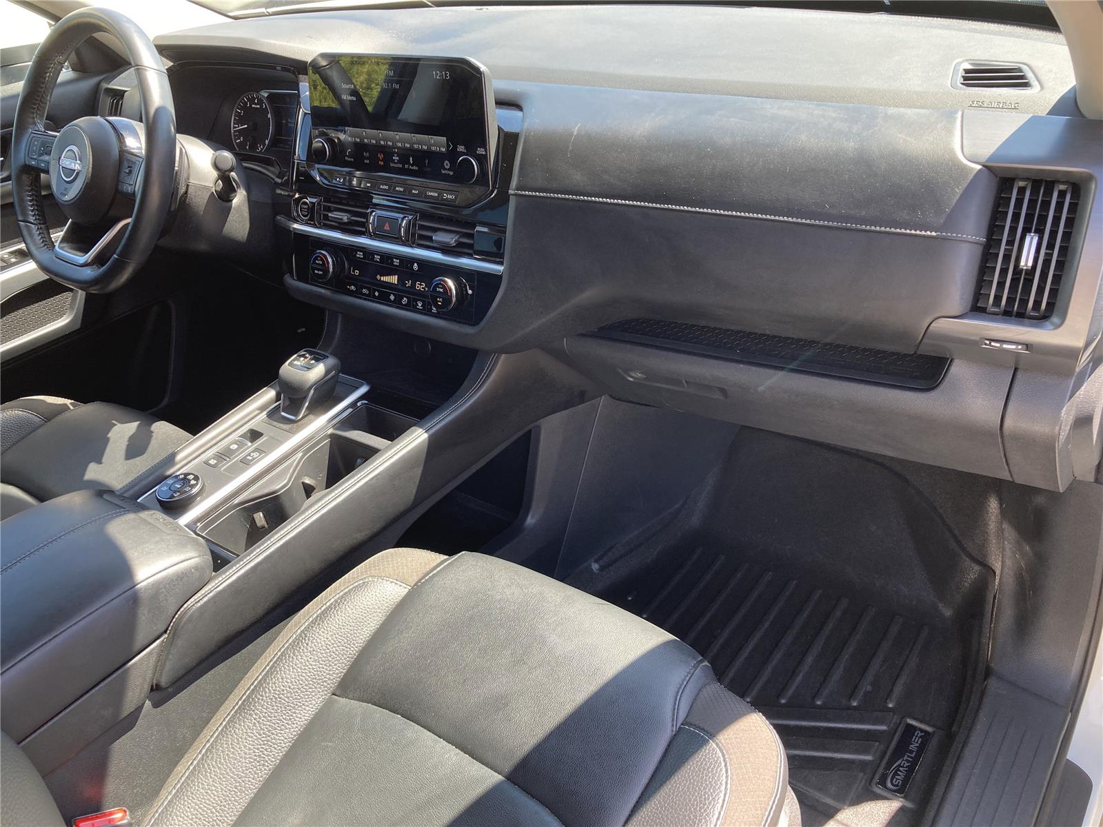 2023 Nissan Pathfinder SL photo 12