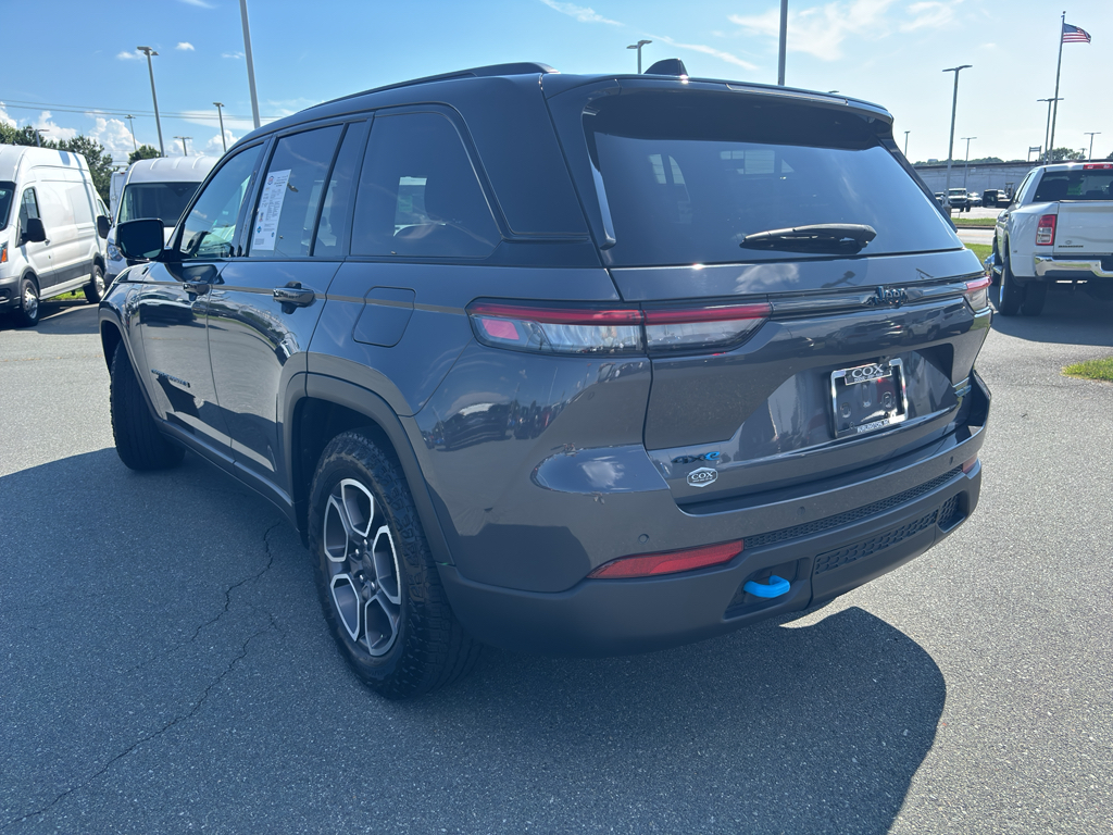 2022 Jeep Cherokee Trailhawk 4xe photo 3