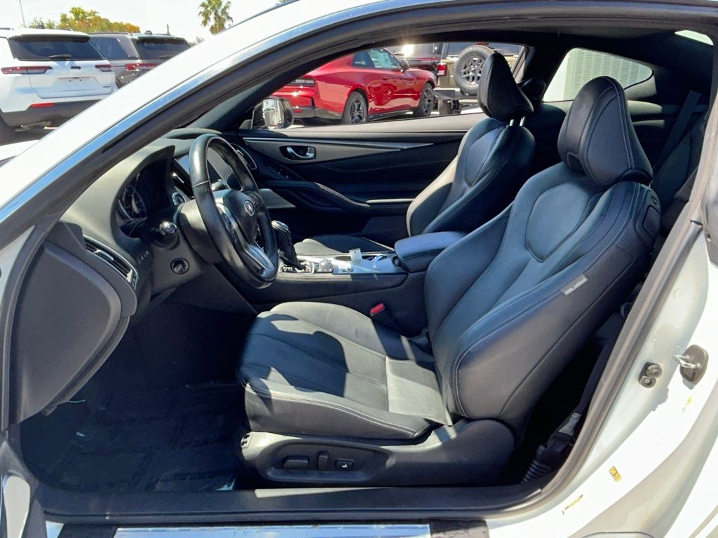 2017 Infiniti Q60 3.0t Premium photo 9