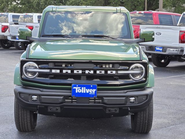 2025 Ford Bronco Outer Banks photo 2