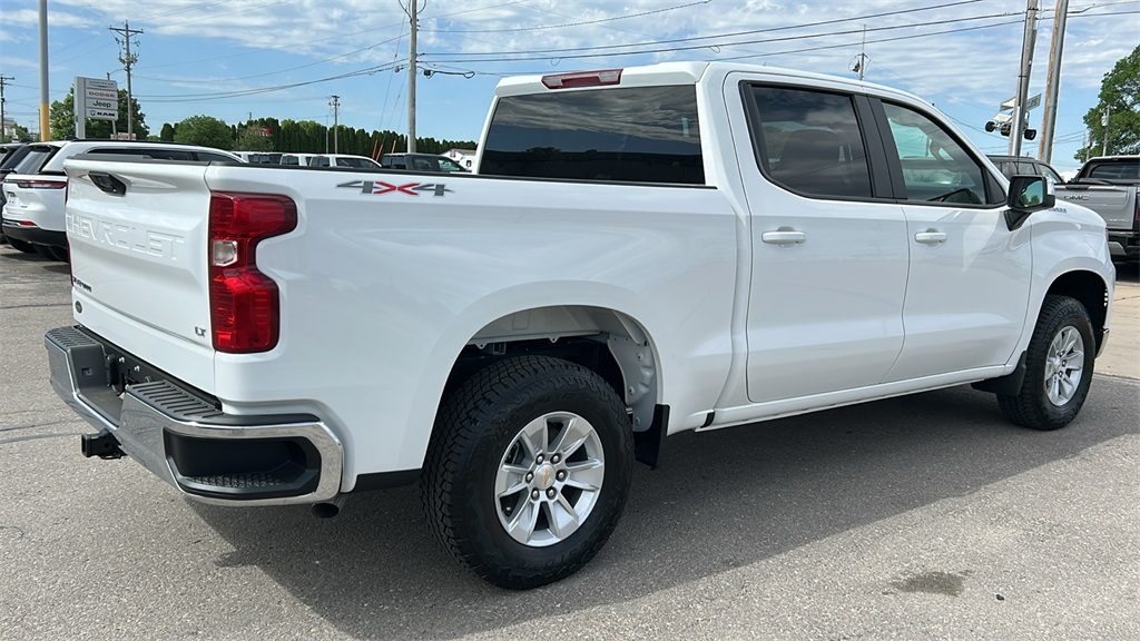 2025 Chevrolet Silverado 1500 LT photo 3