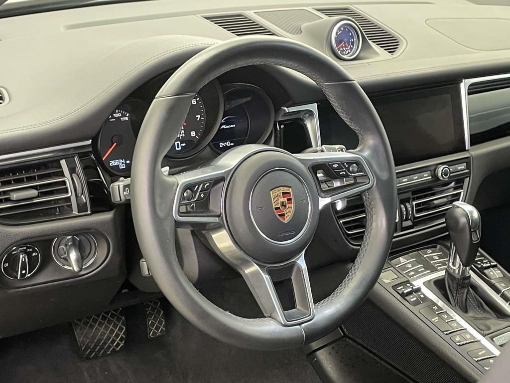 2020 Porsche Macan Base photo 4