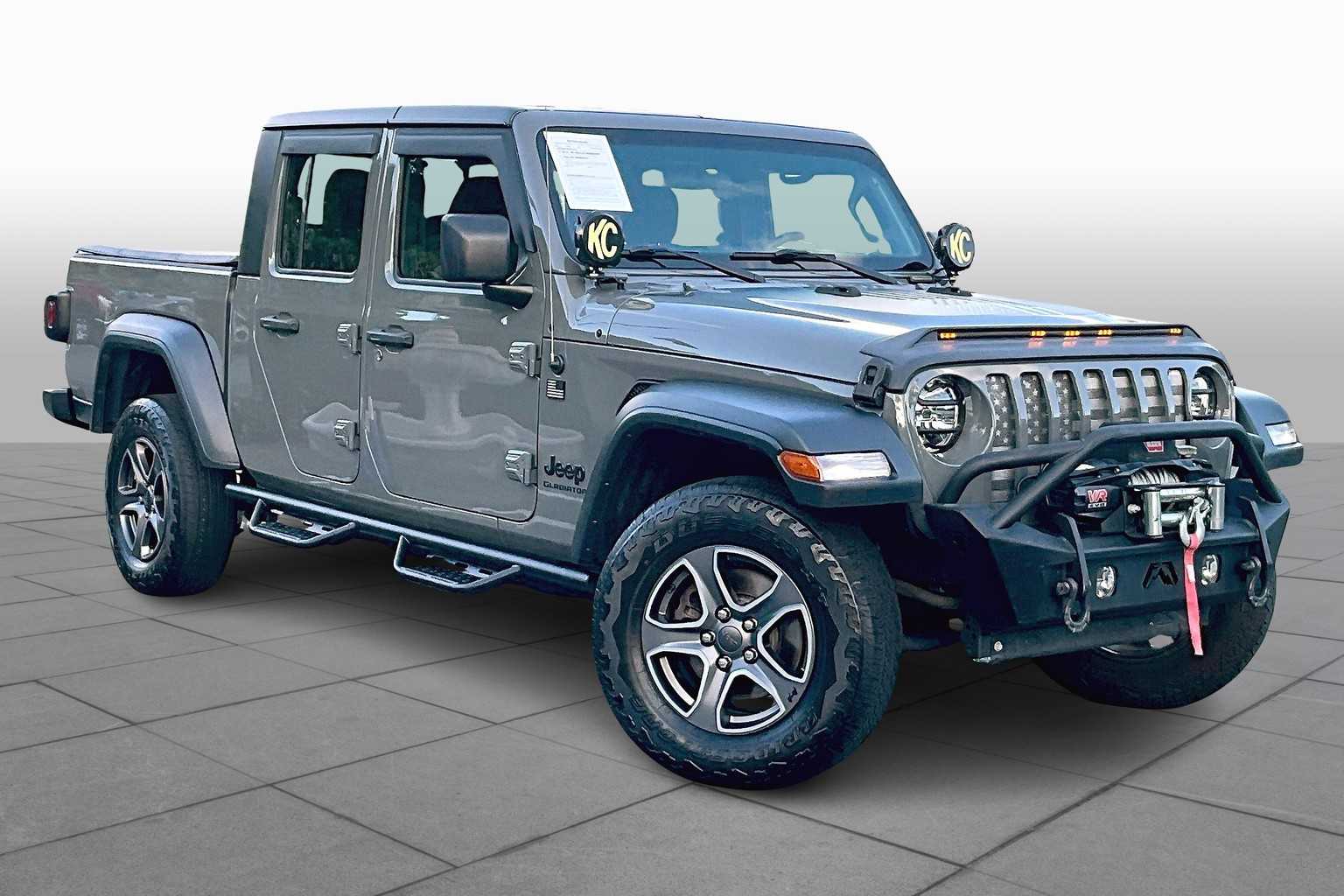 2020 Jeep Gladiator Sport photo 2