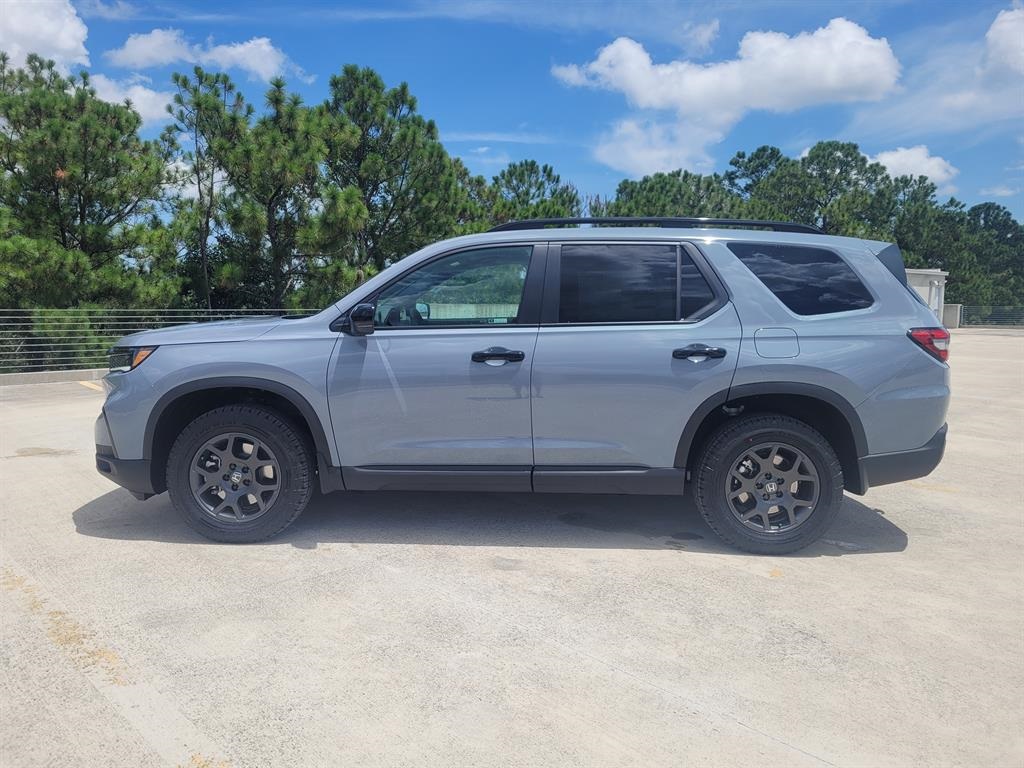 2025 Honda Pilot TrailSport photo 3