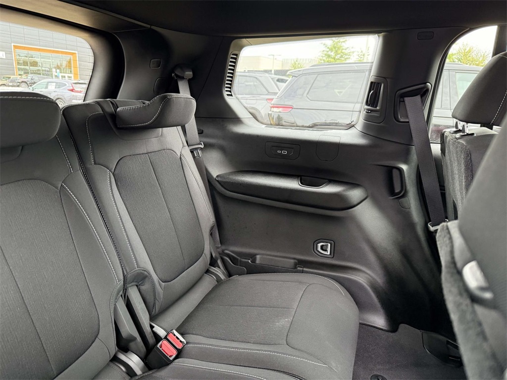 2025 Jeep Grand Cherokee Laredo photo 14