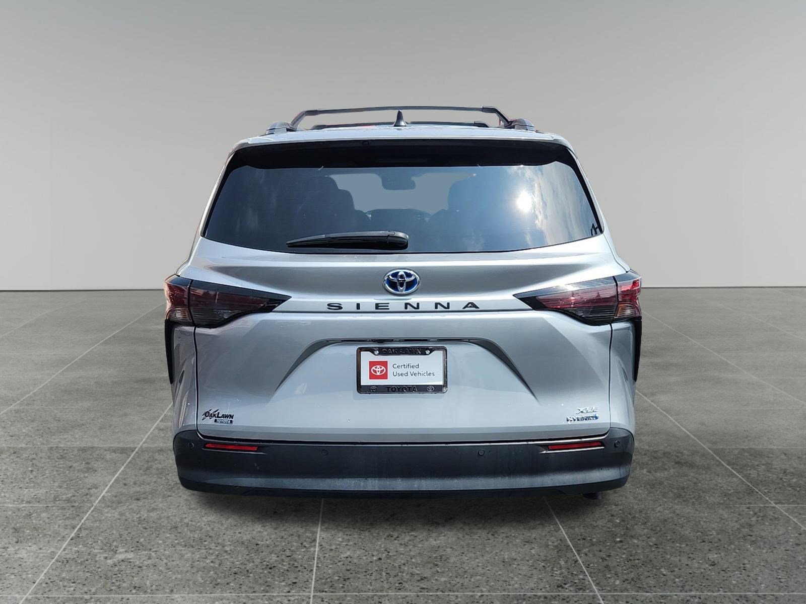 2023 Toyota Sienna XLE photo 6