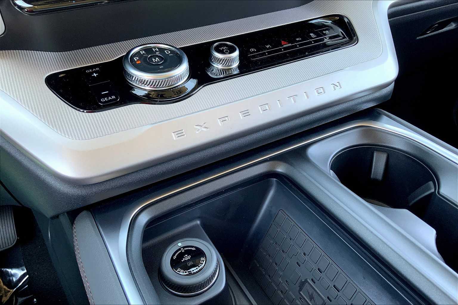2025 Ford Expedition photo 17