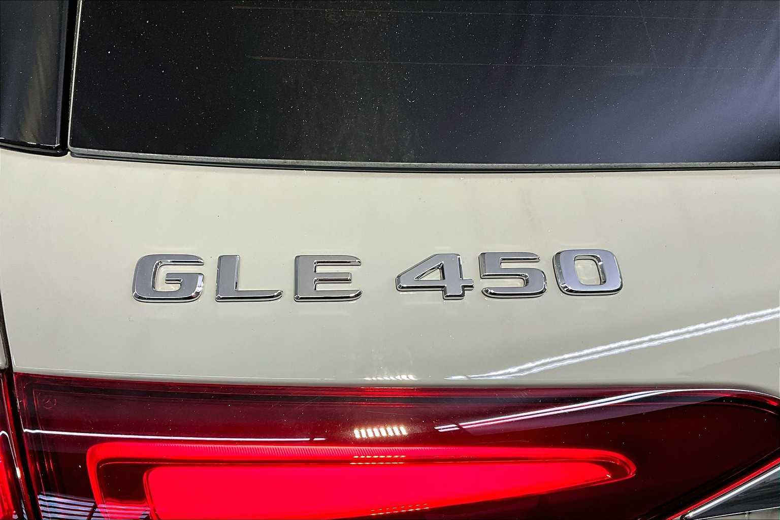 2025 Mercedes Benz GLE 450 4MATIC photo 3