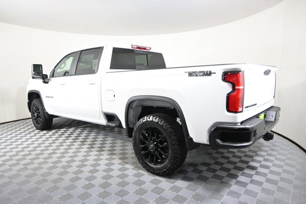 2025 Chevrolet Silverado 2500HD LT photo 4