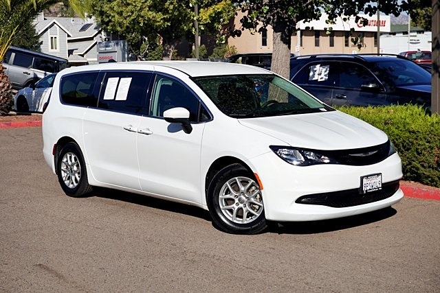 2022 Chrysler Voyager LX photo 2