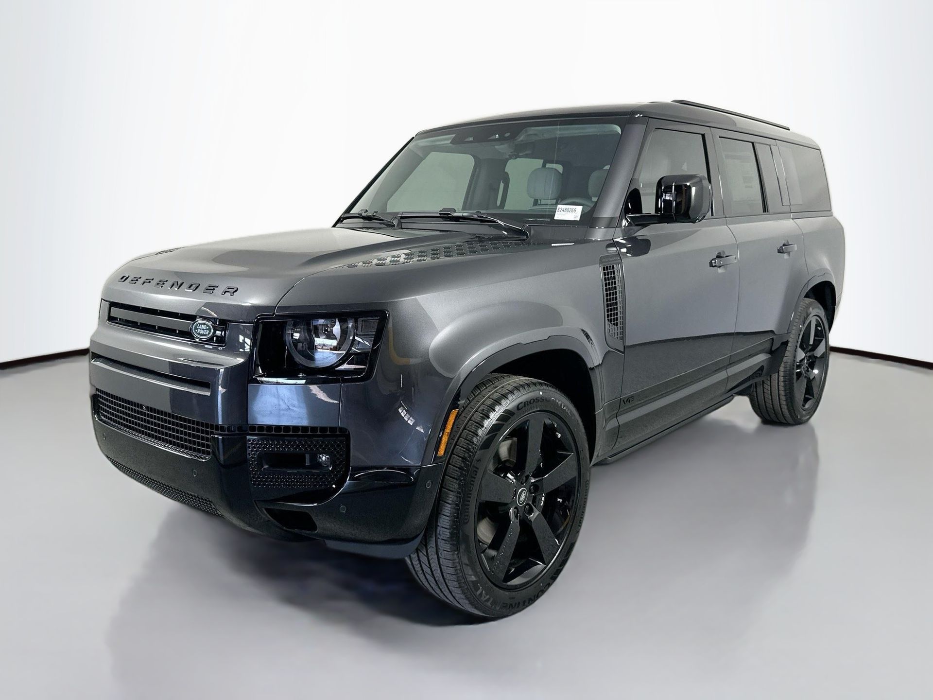 2025 Land Rover Defender V8's photo