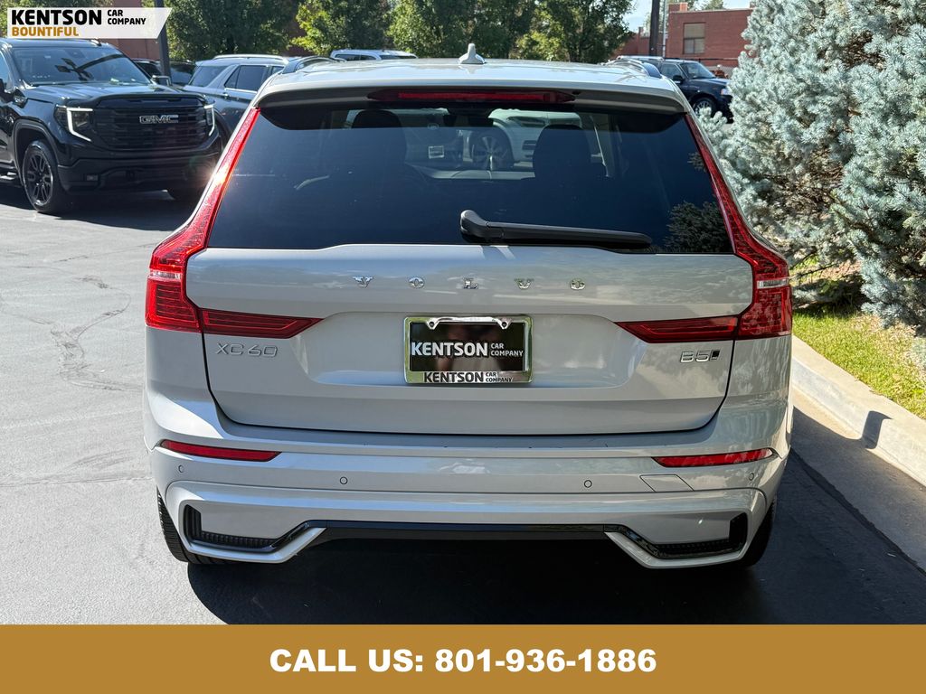 2025 Volvo XC60 B5 Plus photo 6