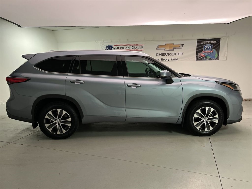 2021 Toyota Highlander XLE photo 9