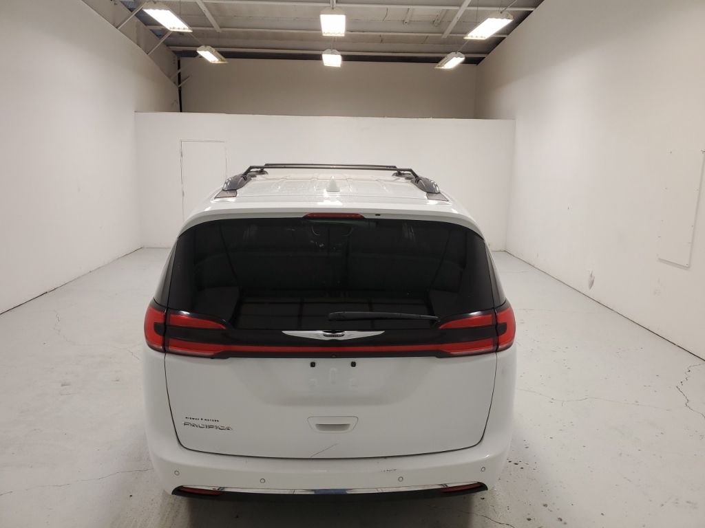 2021 Chrysler Pacifica Touring L photo 2