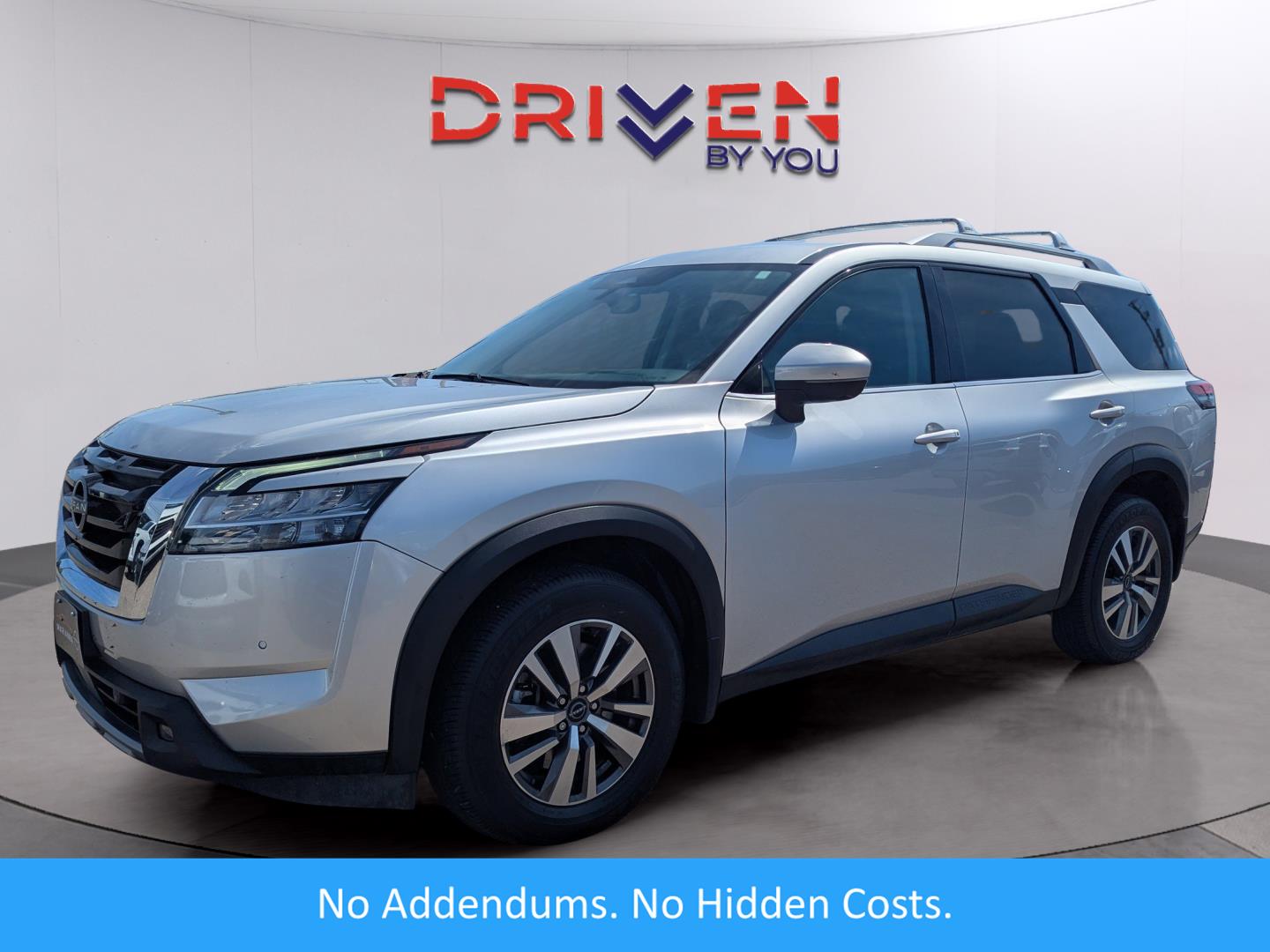 2023 Nissan Pathfinder SL's photo